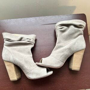 Nine West Kacey Gray Suede Slouchy Peep Toe Block Heel
Ankle Bootie Size 7M